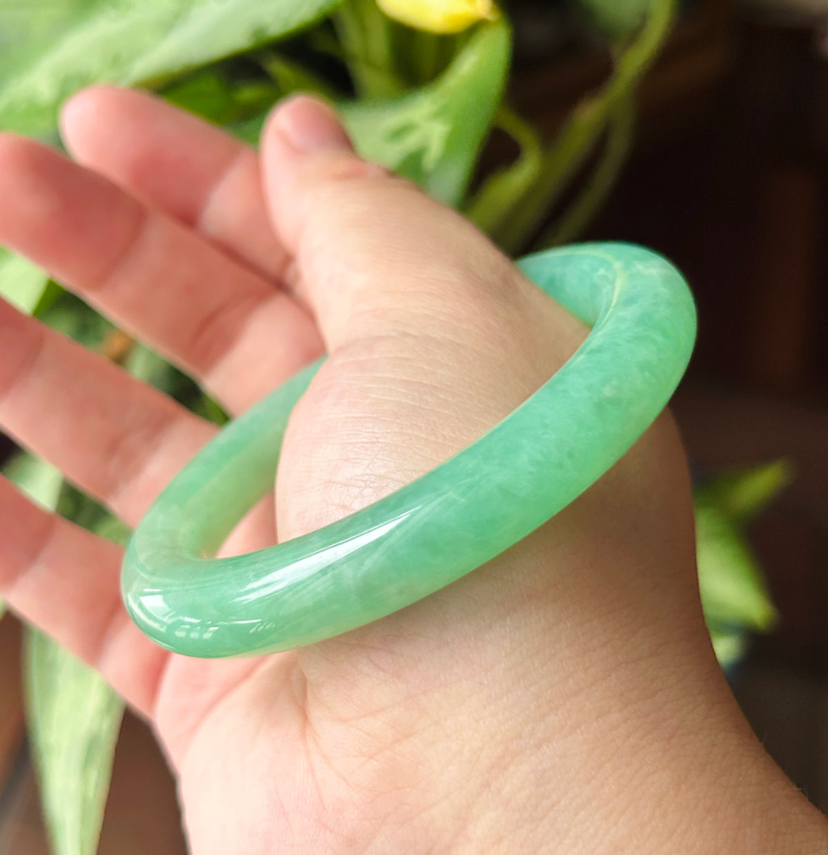 Natural Burmese Jadeite Bangle, Type A Jade, Vibrant Apple Green, Excellent Translucency, Fine Glutinous Texture 55mm