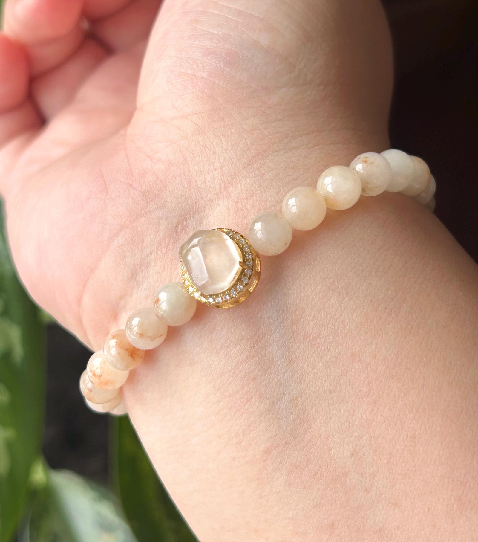 Natural Jadeite Beaded Bracelet – Burmese Type A Icy Red Floral with Highly Translucent Focal Icy White Jade, 6.4mm